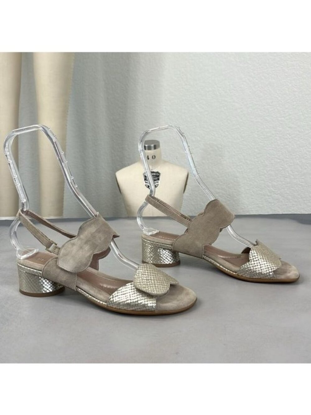 BeautiFeel Elsie Tahini/ Oro Satinato Suede Metallic Velcro Low Heel Sandals 39